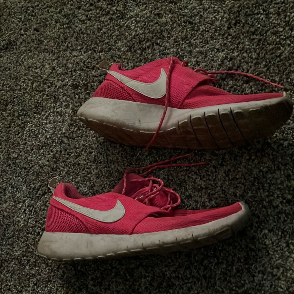 Women’s pink nike shoes size 7